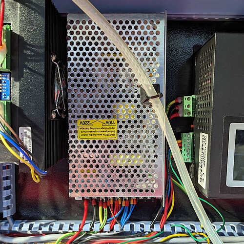 PXL_20251208_152415465 - OMTech laser - OEM 24V-5V power supply